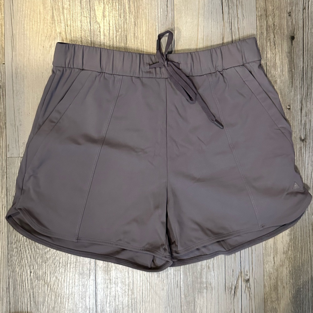 Vitality Nomad Short in Concrete Gray size Small